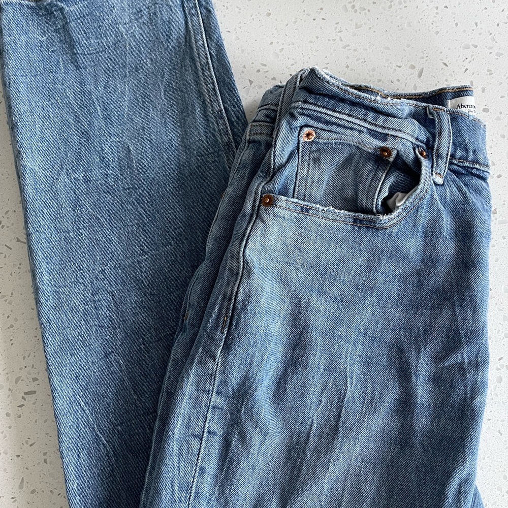 Abercrombie 90’s Straight High Rise Jeans